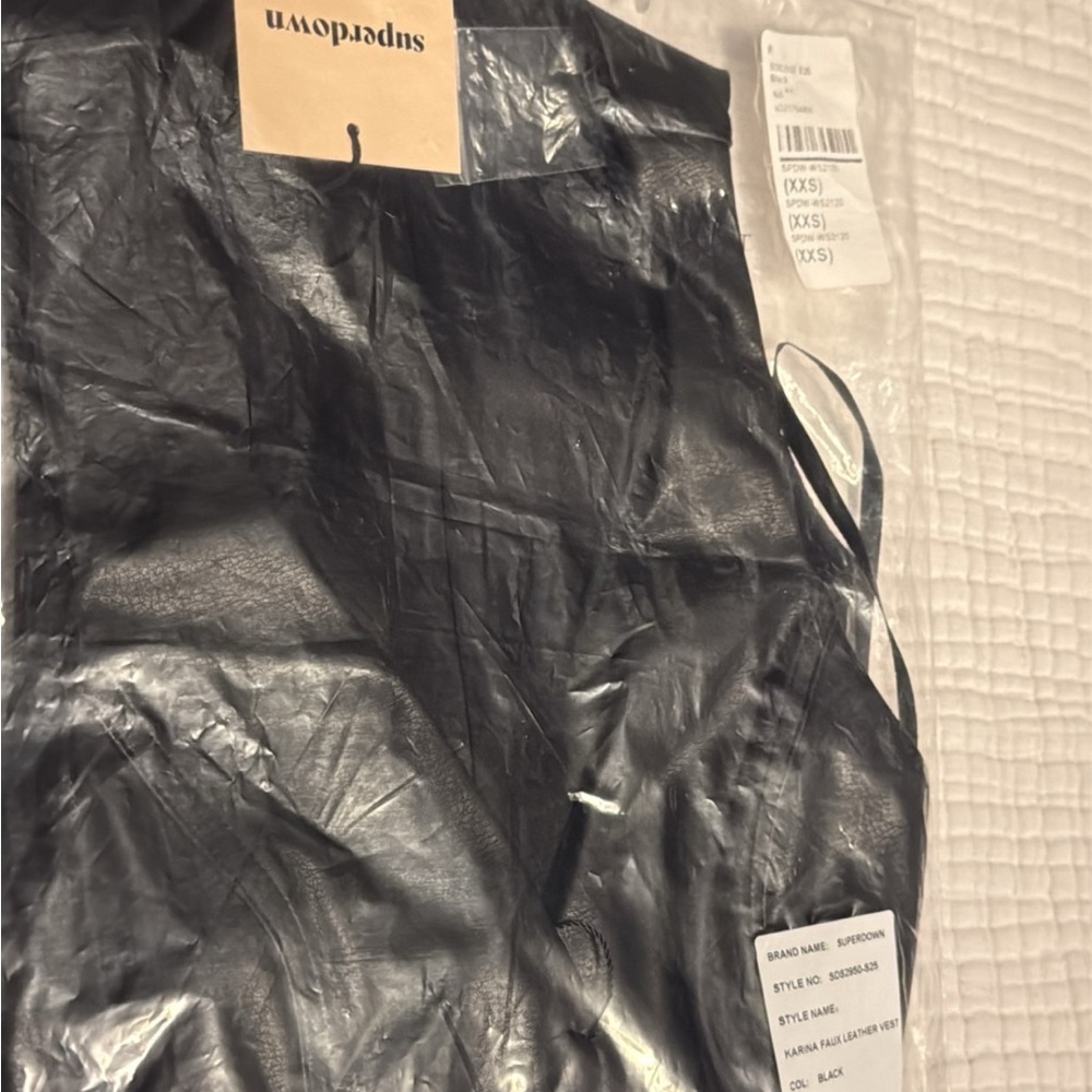 Superdown Karina Faux Leather Vest and Melania micro short - Picture 13 of 13
